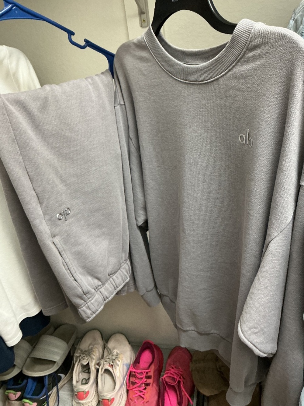 ALO Yoga Accolade Set in Cool Grey Wash